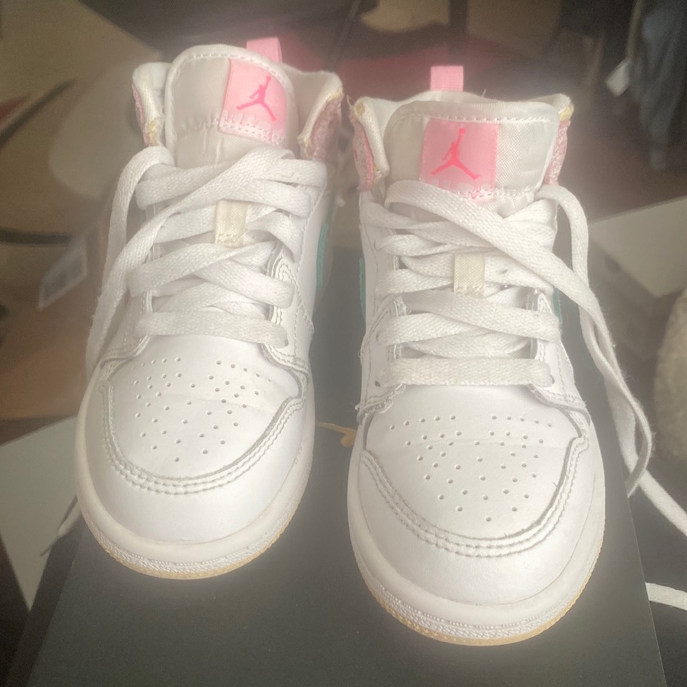 Jordan 1 mid SE